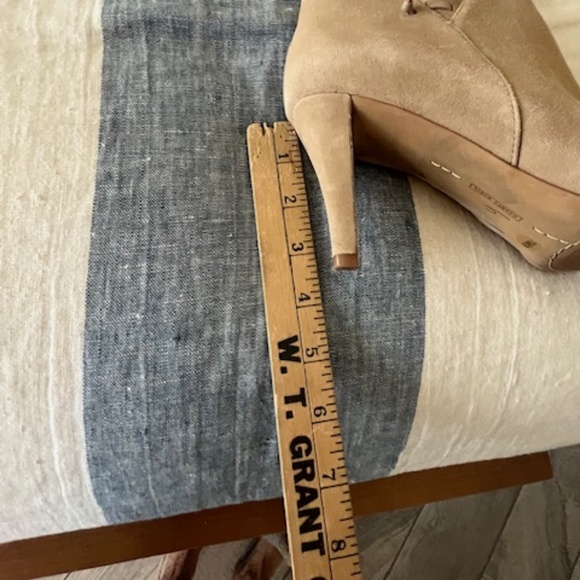 Vince Camuto Neutral Suede Pointed Toe Slim Heel Knee Boots Sz 7.5 Classic - Picture 8 of 10